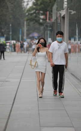 精选街拍作品 NO.0625 四九城嘎子街拍作品 害羞的包臀裙长腿女友_丽丝库