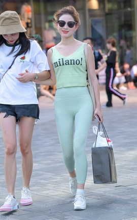 精选街拍作品 NO.1074 魂魂街拍作品 美丽绿色紧身_丽丝库