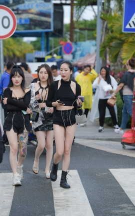 精选街拍作品 NO.0714 视觉冲击街拍作品 性感热裤 长腿美人_丽丝库