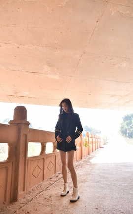 精选街拍作品 NO.1103 紧身黑色短裤 part1_丽丝库