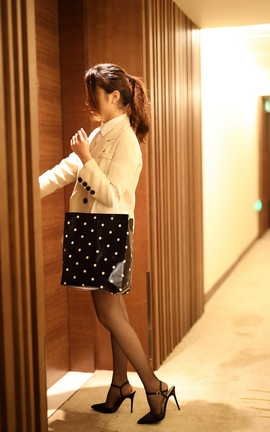 精选街拍作品 NO.0713 辉辉模拍作品 丝袜调查员 part1_丽丝库