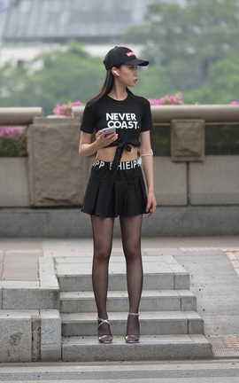 精选街拍作品 NO.0948 程生街拍作品 短裙亮丝的美女 part3_丽丝库