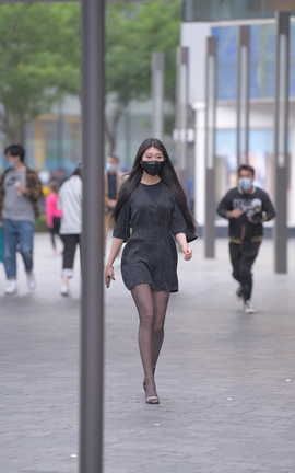 精选街拍作品 NO.0831 红石街拍作品 又遇黑丝美女_丽丝库