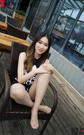 慕丝女郎MussGirl NO.151 户外球衣肉丝美女_丽丝库