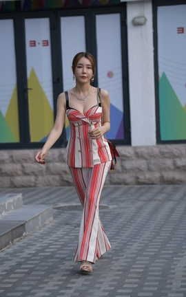 精选街拍作品 NO.0892 魂魂街拍作品 笑起来很甜的美女 part2_丽丝库