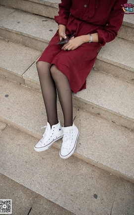 物恋传媒 No.055 杨欧 校园里经典的帆布鞋黑丝组合_丽丝库