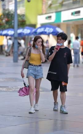 精选街拍作品 NO.1062 摄神街拍作品 肉丝女友 我也想陪她逛街_丽丝库