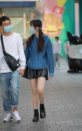 精选街拍作品 NO.0558 四九城嘎子街拍作品 皮裙肉丝女友_丽丝库