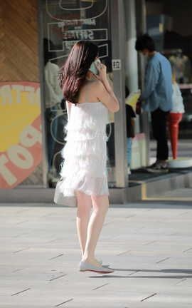 精选街拍作品 NO.0733 四九城嘎子街拍作品 时尚白嫩少妇_丽丝库