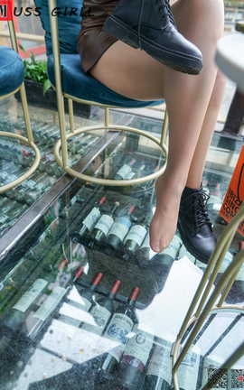 慕丝女郎MussGirl NO.153 户外皮裙肉丝短靴美女_丽丝库