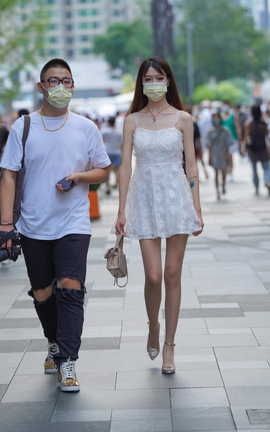 精选街拍作品 NO.0711 牛男街拍 白长直小仙女 好美的腿_丽丝库