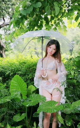 爱露出全站付费资源-丝袜美女  清新美女丛林写真_丽丝库