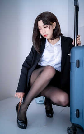 蓝小沂KiKi OL黑丝_丽丝库