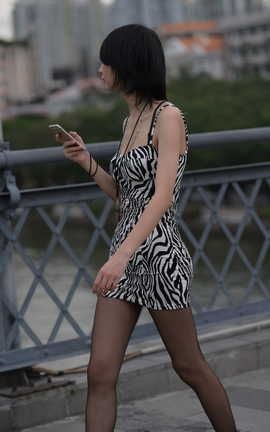 精选街拍作品 NO.0436 斑纹包臀裙黑丝姑娘 part2_丽丝库