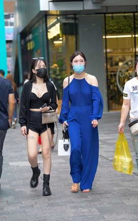 精选街拍作品 NO.1204 蓝色连体衣美女_丽丝库