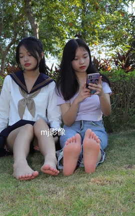 Pary摄影 NO.063 诗诗与小然户外展示原味嫩脚丫_丽丝库