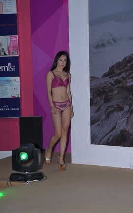 精选街拍作品 NO.1098 视觉冲击街拍作品 天生爱看内衣SHOW 喜欢哪个_丽丝库