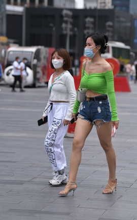 精选街拍作品 NO.1169 绿衣热裤高跟 part2_丽丝库