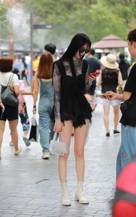 精选街拍作品 NO.0610 四九城嘎子街拍作品 性感热裤美腿小姐姐_丽丝库