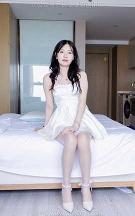 袜啵啵BoBoSocks NO.367 小甜豆-高跟鞋、油亮白丝、丝袜踩奶油蛋糕_丽丝库