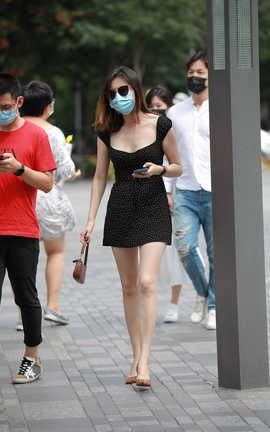 精选街拍作品 NO.0607 四九城嘎子街拍作品 长腿高跟美妇_丽丝库
