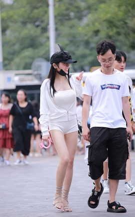 精选街拍作品 NO.0765 四九城嘎子街拍作品 热裤性感女友_丽丝库