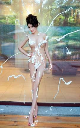 爱露出全站付费资源-丝袜美女  蜂腰肥臀洋妞巧克力&改装车店_丽丝库