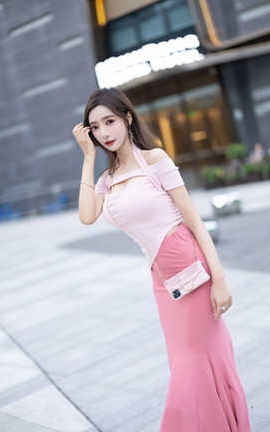 王馨瑶Yanni – 粉色上衣加半身裙配小奶牛_丽丝库