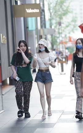 精选街拍作品 NO.1258 街拍很白的妹子_丽丝库