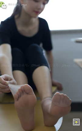 山茶摄影LSS NO.004 教室短丝裸足_丽丝库