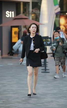 精选街拍作品 NO.0681 四九城嘎子街拍作品 职业装少妇_丽丝库