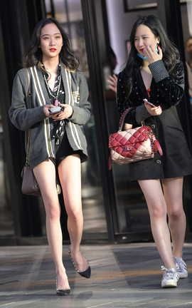 精选街拍作品 NO.0817 魂魂街拍作品 迷人的长腿妹儿