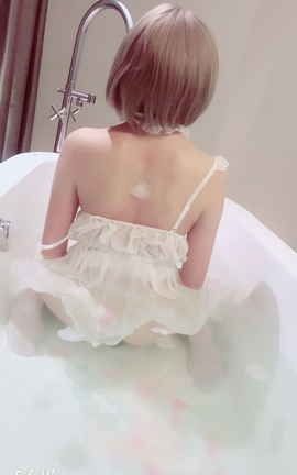 日奈森果w-浴室里的小天使