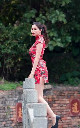 精选街拍作品 NO.0547 极品丝足美腿高叉旗袍古村行 part3_丽丝库