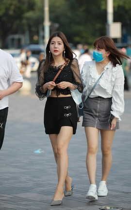 精选街拍作品 NO.0605 四九城嘎子街拍作品 有没有一种似曾相识的感觉小燕子_丽丝库