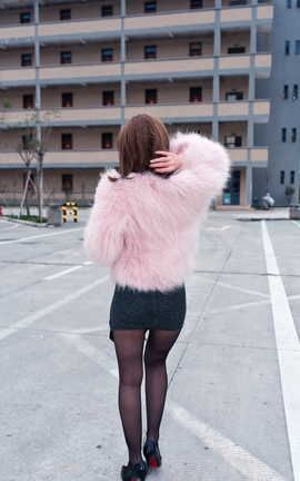 精选街拍作品 NO.0909 御风街拍 中途休息站里的黑丝网红艾小青_丽丝库