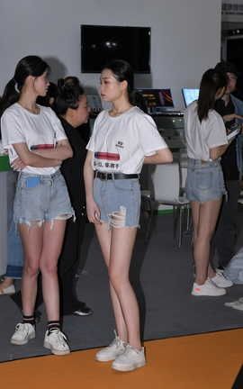 精选街拍作品 NO.1163 热裤小妹_丽丝库