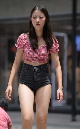 精选街拍作品 NO.0815 一始街拍作品 黑色热裤大长腿小姐姐 part7