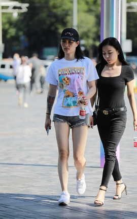 精选街拍作品 NO.0665 四九城嘎子街拍作品 热裤月牙小姐姐_丽丝库