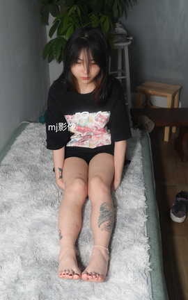 Pary摄影 NO.075 小仪再次展示38码大美脚_丽丝库