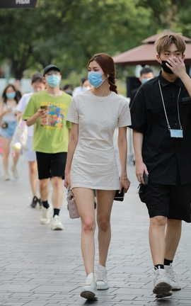 精选街拍作品 NO.0667 四九城嘎子街拍作品 长腿女友_丽丝库