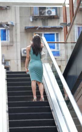 精选街拍作品 NO.0330 凯恩 南一 性感紧身包臀绿裙 part4_丽丝库