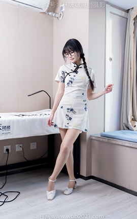 袜啵啵BoBoSocks NO.505 甜甜圈-低跟鞋、油亮肉丝、旗袍_丽丝库