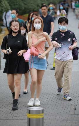 精选街拍作品 NO.0763 四九城嘎子街拍作品 牛仔裙漂亮小姐姐_丽丝库