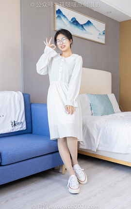 袜啵啵BoBoSocks NO.494 奶油-帆布鞋、薄肉丝、薄肉丝踩小蛋糕剧情_丽丝库