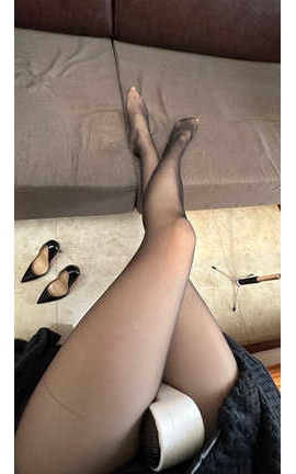 俏妞qiaoniuTT – 丝袜美腿_丽丝库