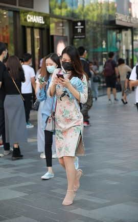 精选街拍作品 NO.0564 四九城嘎子街拍作品 旗袍肉丝小姐姐_丽丝库