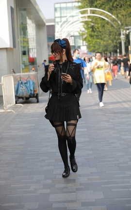 精选街拍作品 NO.0586 四九城嘎子街拍作品 性感黑丝女郎_丽丝库