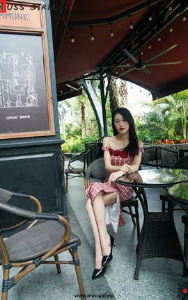 慕丝女郎MussGirl NO.264 这肉丝脚爱了 小玉_丽丝库