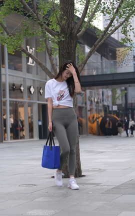 精选街拍作品 NO.1250 一始街拍作品 灰色瑜伽裤美女 part7_丽丝库